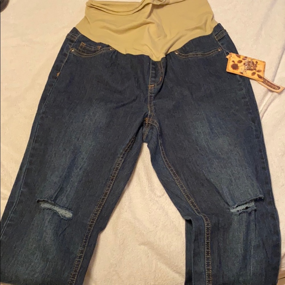 Women’s Sz L Brand New Distressed Maternity Jeans